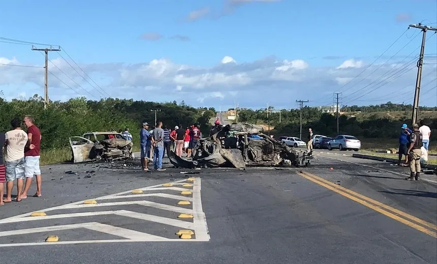 Via Cetrel: acidente com três carros deixa quatro pessoas mortas e sete feridas em Camaçari
