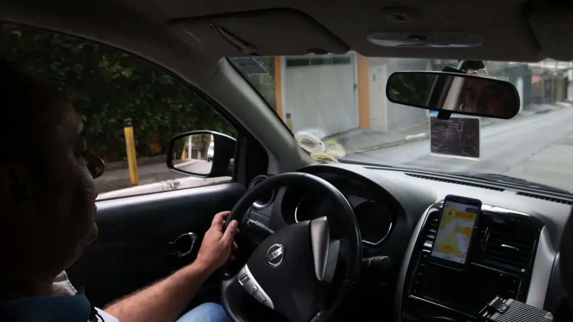 Projeto propõe restrição na CNH para quem aprende a dirigir carro automático