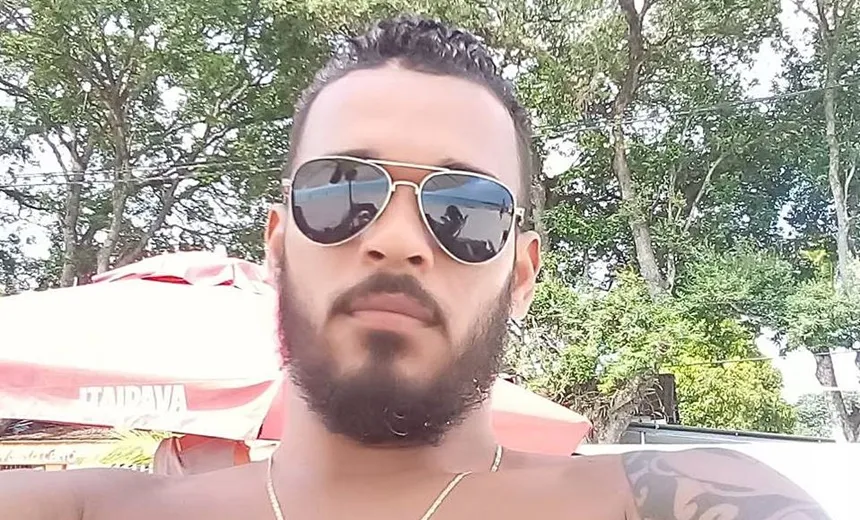 Bandidos mandam mulher descer de moto e executam barbeiro em Simões Filho