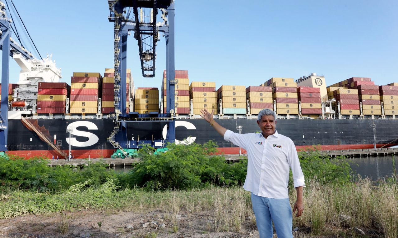 Jer&ocirc;nimo Rodrigues acompanhou a chegada de 800 toneladas de materiais para obras.Foto: Gov Ba