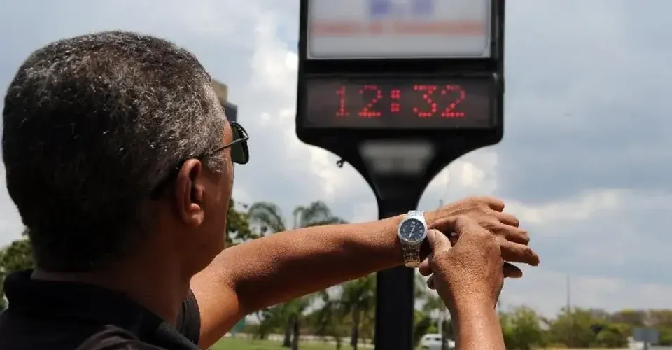 Em reunião nesta terça, Governo decide se vai adotar horário de verão no país