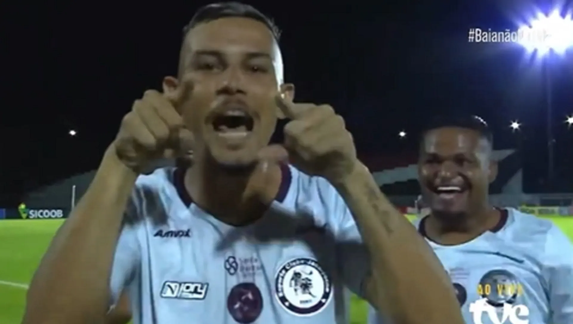 Firmino mandou recado para o empresário após gol no Carneirão
