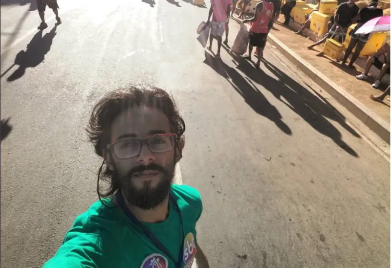 MEU CARNAVAL: A primeira vez de um repórter que sempre cantou “abraça aí o poeta”
