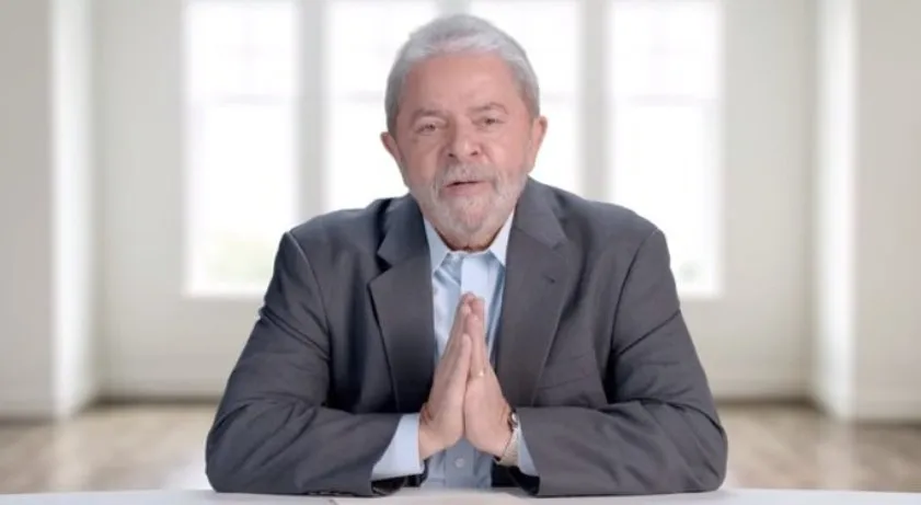 ‘Erramos, mas acertamos muito mais’, diz Lula em programa do PT que vai ao ar nesta terça