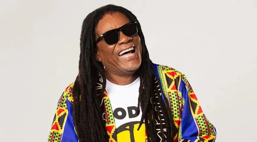 Vocalista do Olodum, Lazinho é afastado da banda por orientação médica