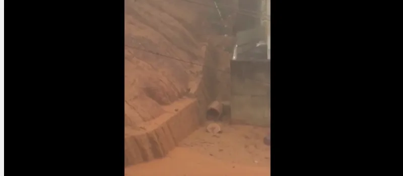 VEJA VÍDEO: Forte chuva causa deslizamento de encosta na Federação