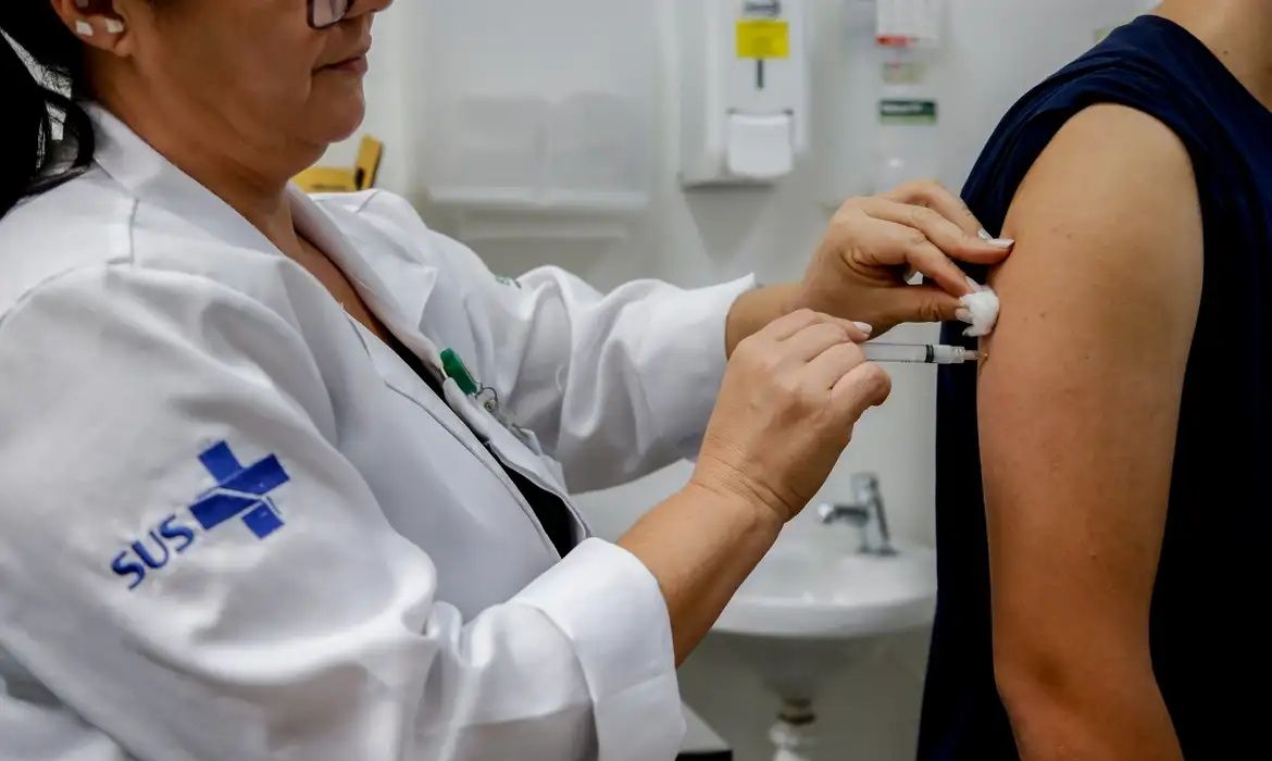 Com a medida, a expectativa é que se aumente a cobertura vacinal, sem que haja desperdício dos imunizantes. Foto: Paulo Pinto/Agência Brasil