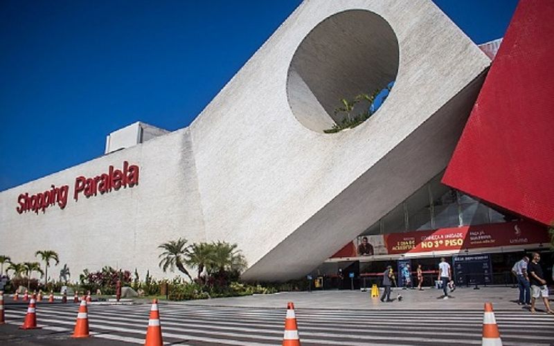 Durante o Carnaval, o Shopping Paralela funciona em hor&aacute;rio especial, com lojas fechadas de domingo a ter&ccedil;a-feira e funcionamento da pra&ccedil;a de alimenta&ccedil;&atilde;o e do cinema em hor&aacute;rios reduzidos/Foto: Divulga&ccedil;&atilde;o/Shopping Paralela&nbsp;