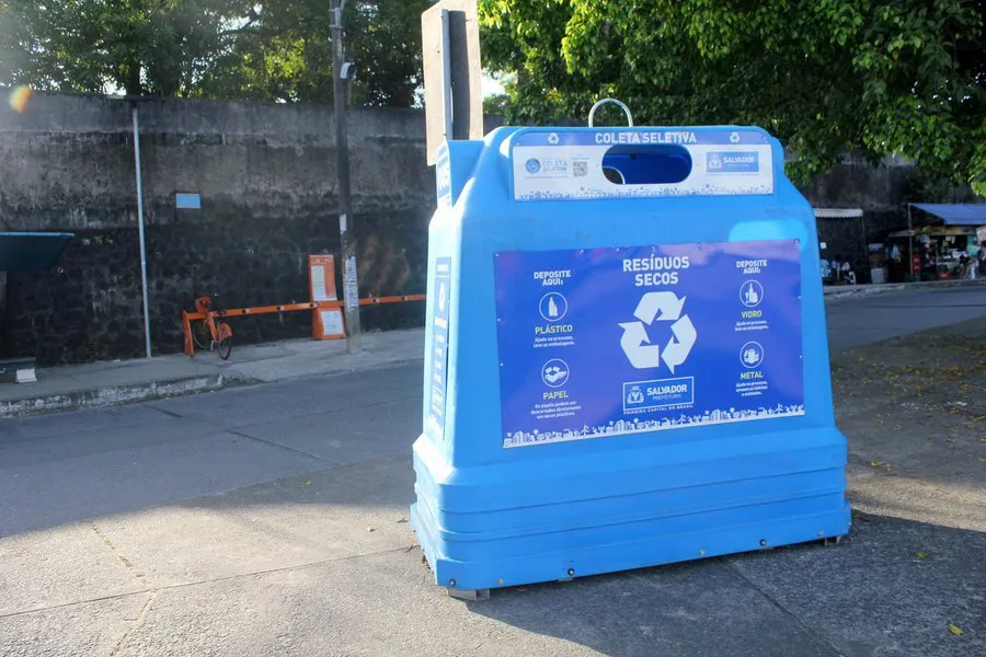 Salvador tem projeto pioneiro de coleta seletiva porta a porta