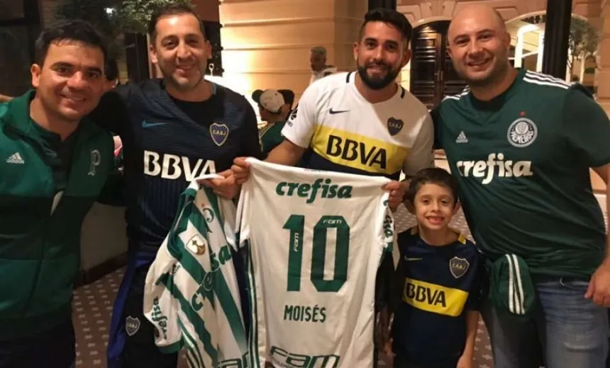 PROTEGENDO O “INIMIGO”: Torcedores do Boca salvam palmeirenses na saída da Bombonera