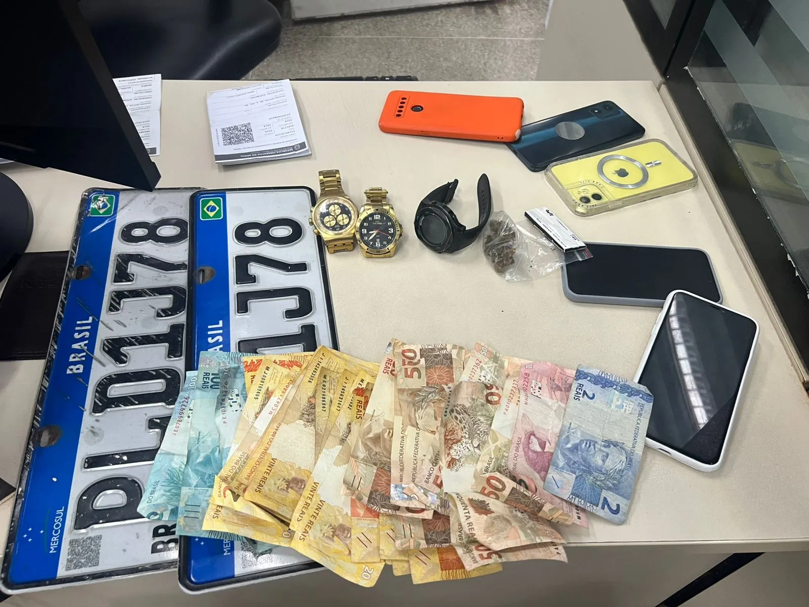 Guarda Municipal prende seis pessoas e apreende carro com placa adulterada em Salvador