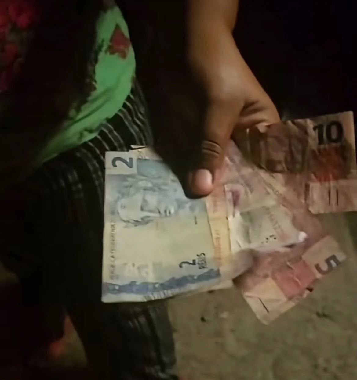 Pacientes Empurram Van Do Tfd De Ruy Barbosa Ap&oacute;s Ve&iacute;culo Ficar Sem Combust&iacute;vel Na Bahia