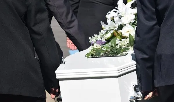Sesab encaminha orientações a donos de funerárias e reforça pedido de cremação 