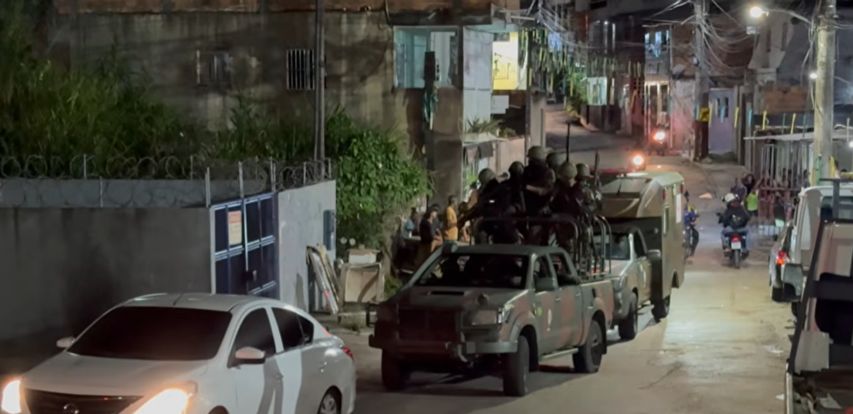 Ex&eacute;rcito E Pol&iacute;cia Militar Realizam Opera&ccedil;&atilde;o Em Bairro De Salvador Ap&oacute;s Desaparecimento De Coletes