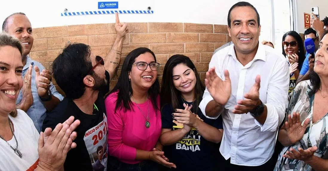 Mesmo com medida protetiva em vigor, Marcell Moraes divide espaço com irmã Marcelle em evento