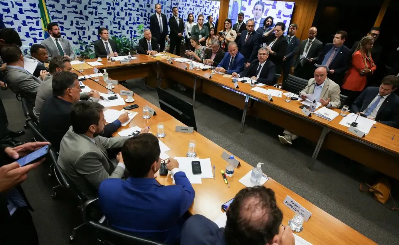 PT contesta decisão que arquivou pedido de cassação contra Eduardo Bolsonaro
