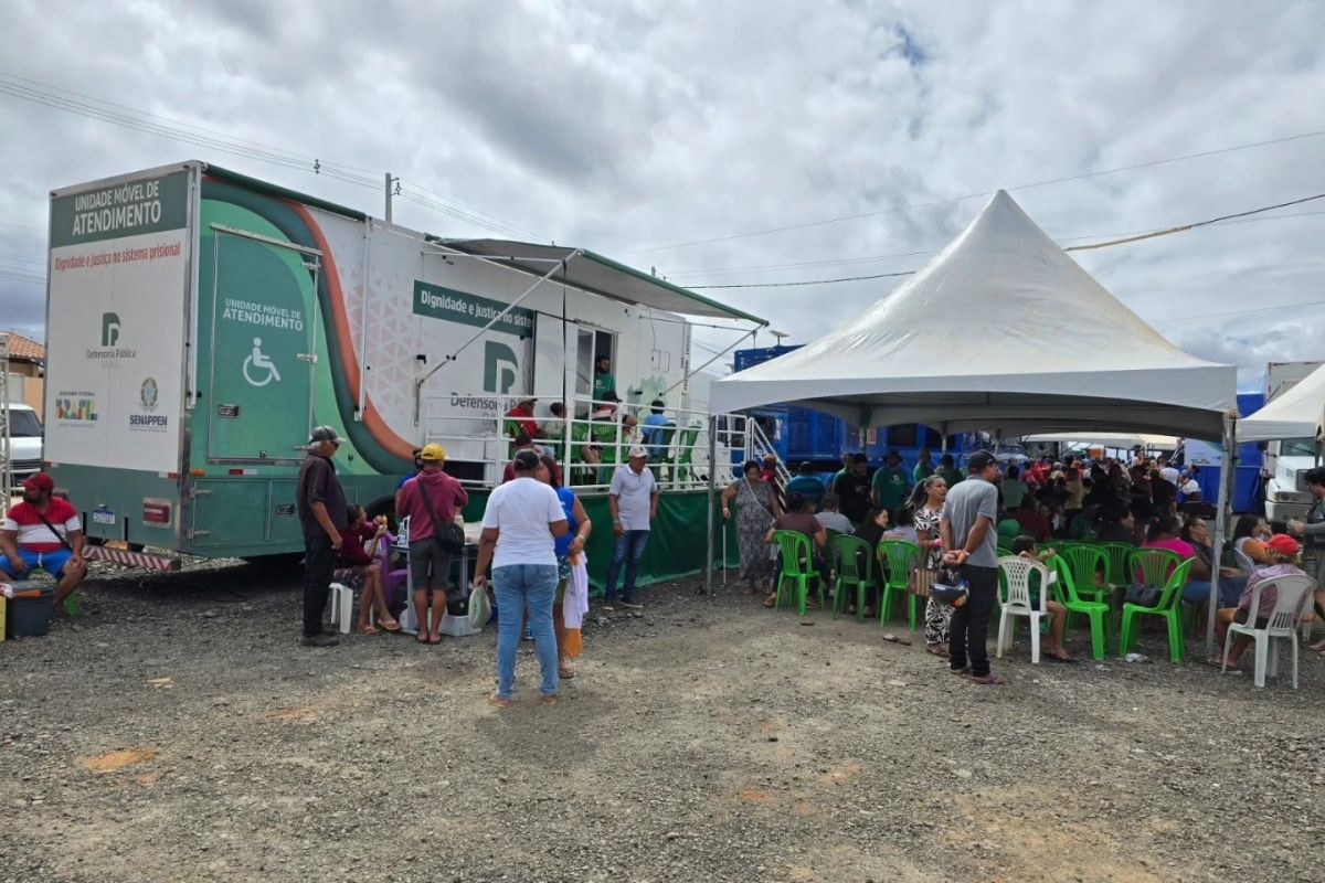 Os atendimentos jurídicos da Defensoria Pública acontecem na Praça Lomanto Júnior, em Nova Canaã. Foto: Divulgação/DPE
