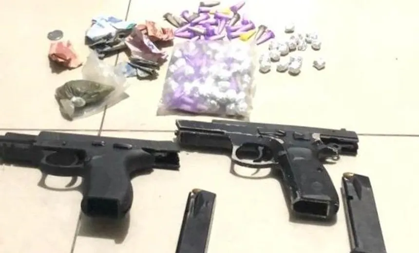 Dois suspeitos são mortos após troca de tiros com a PM, em São Cristóvão; drogas e armas foram apreendidas