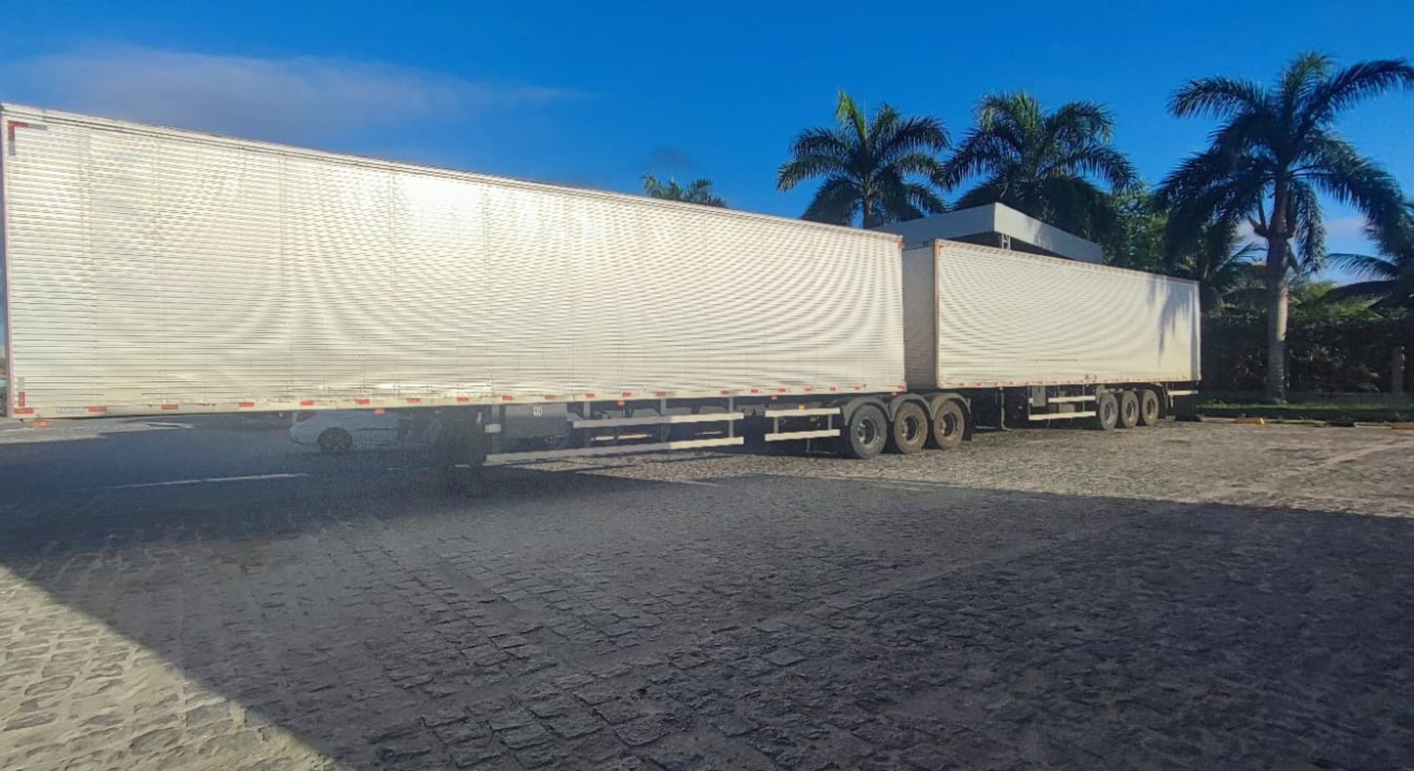 Carretas com 52 toneladas de leite foram recuperadas. Foto: Ascom PC
