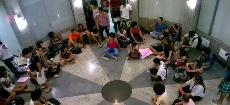 GOLPES DE CASSETETE: Durante ‘Fora Temer’ na Uneb, estudantes acusam PM de truculência
