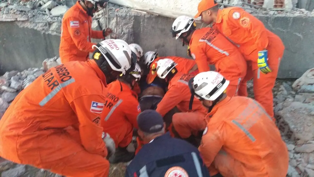 Homem morre soterrado durante desabamento de estrutura no Polo de Camaçari