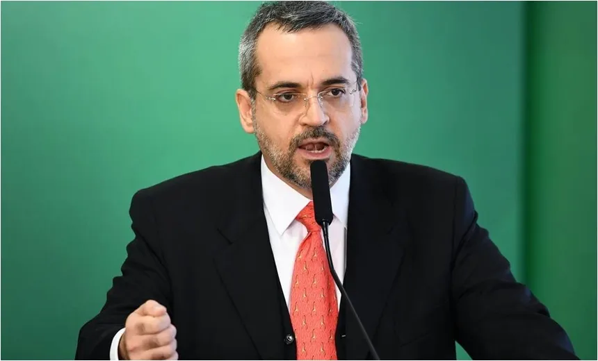 Ministro dá dica para o Enem: ‘questões ideológicas, polêmicas, não devem acontecer’