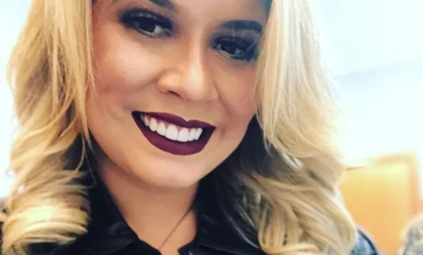 Após emagrecer 15 quilos, Marília Mendonça exibe marquinha de biquíni; confira