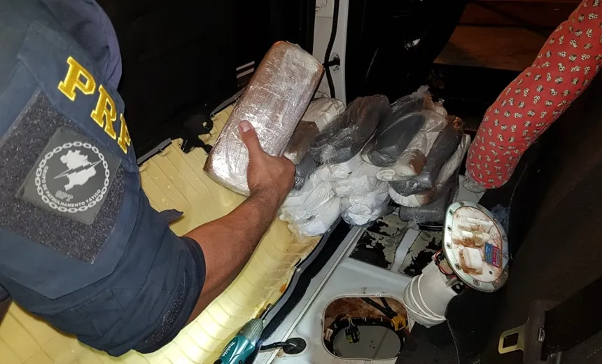 Homem é flagrado com dorgas dentro do tanque de combustível do carro 