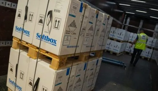 Com atraso, lote com doses de vacinas contra Covid-19 para crianças de 5 a 11 anos chega em Salvador