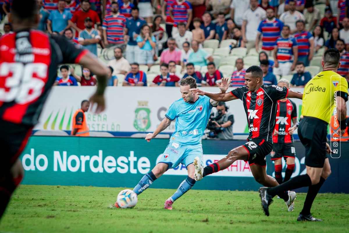 Dias antes da final da Copa do Nordeste, Vitinho, jogador do Fortaleza, provocou e disse que o Vit&oacute;ria &eacute; um time que s&oacute; d&aacute; chut&atilde;o e bate lateral. Foto: Leonardo Moreira/Fortaleza