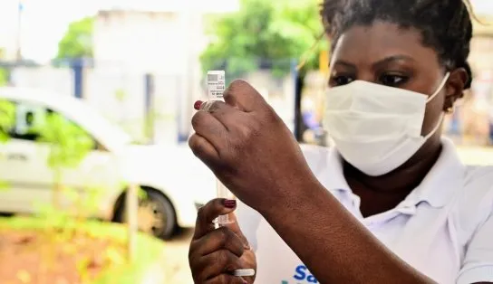 Secretaria da Saúde alerta população para se vacinar contra a covid-19; apenas 50% tomou a quarta dose