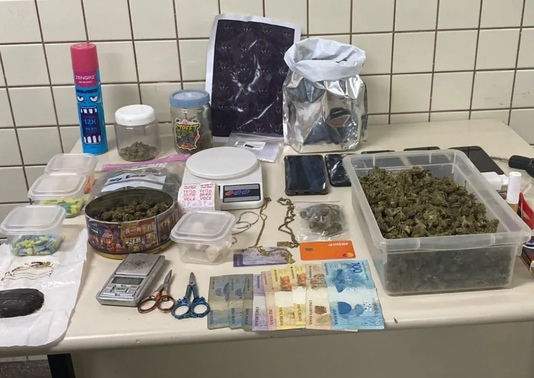 Suspeitos são presos e laboratório de drogas é desmontado em Camaçari