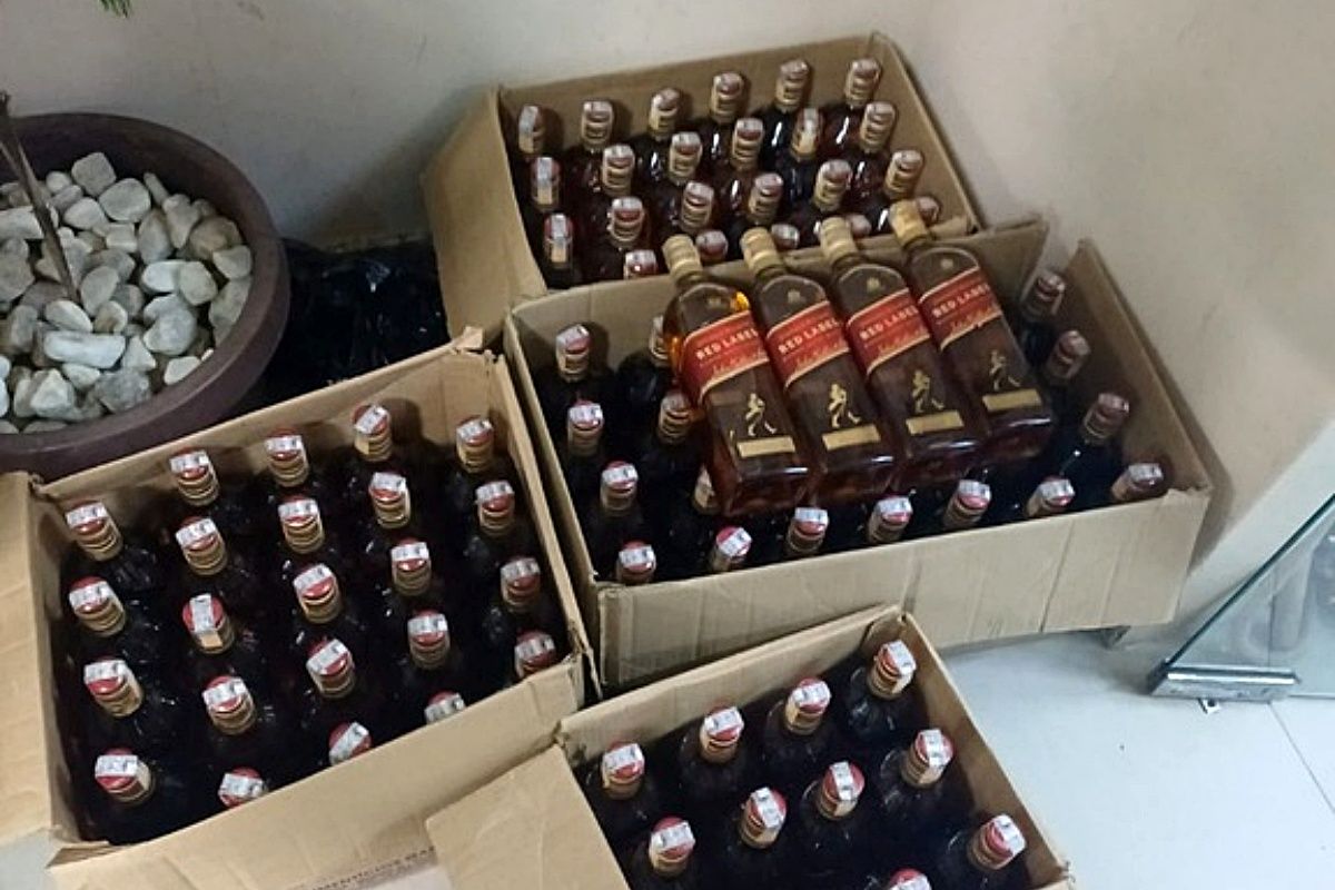 A carga de whisky falsificado encontrada na BR-101, em Eun&aacute;polis, foi encontrada pela PRF, durante uma fiscaliza&ccedil;&atilde;o. Foto: PRF