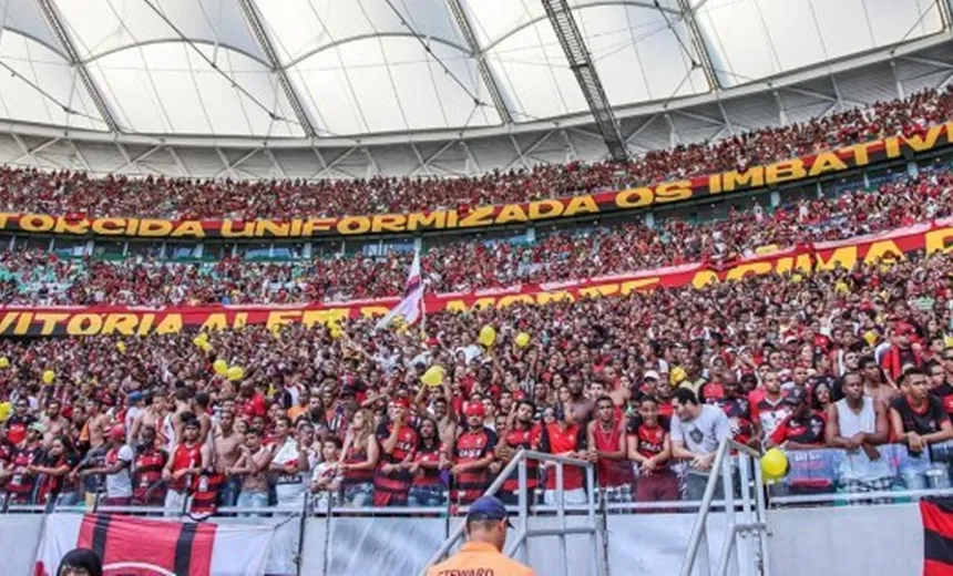 Paulo Carneiro anuncia que Vitória jogará na Arena: "expectativa de grande público" 