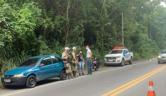 Acidente trágico envolvendo três motociclistas na Estrada do Derba deixa uma pessoa morta