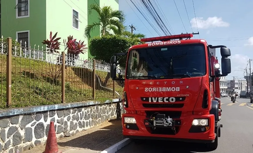 Incêndio atinge apartamento de condomínio em Sussuarana 
