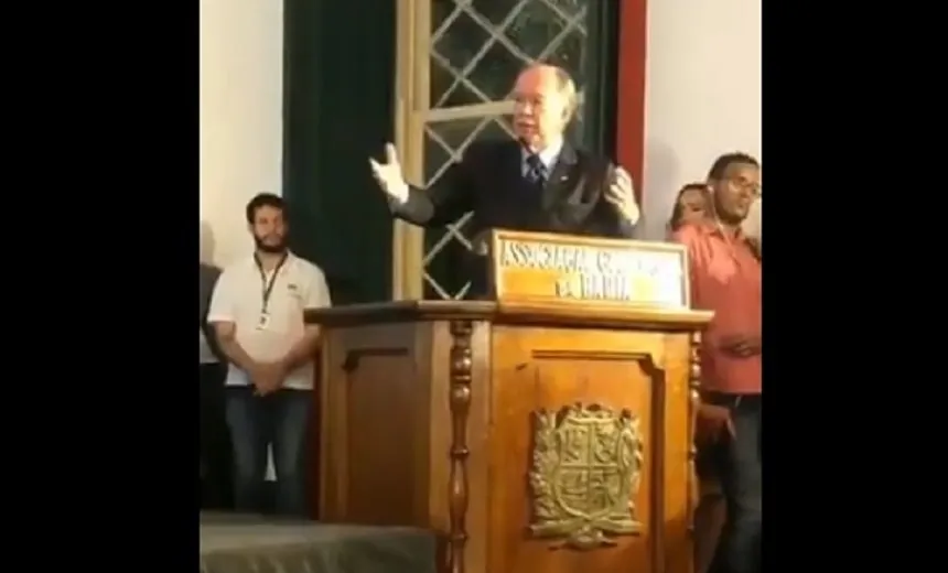 Durante evento, vice-governador faz elogios ao prefeito de Salvador e ganha beijo de ACM Neto