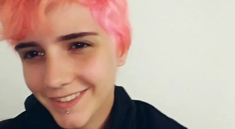TRISTE FIM: Jovem transexual comete suicídio em Minas Gerais; Colegas culpam transfobia