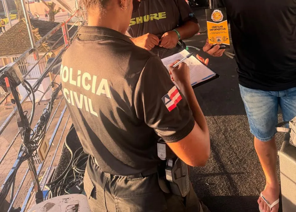 Trio elétrico é notificado por irregularidade com fogos no Carnaval