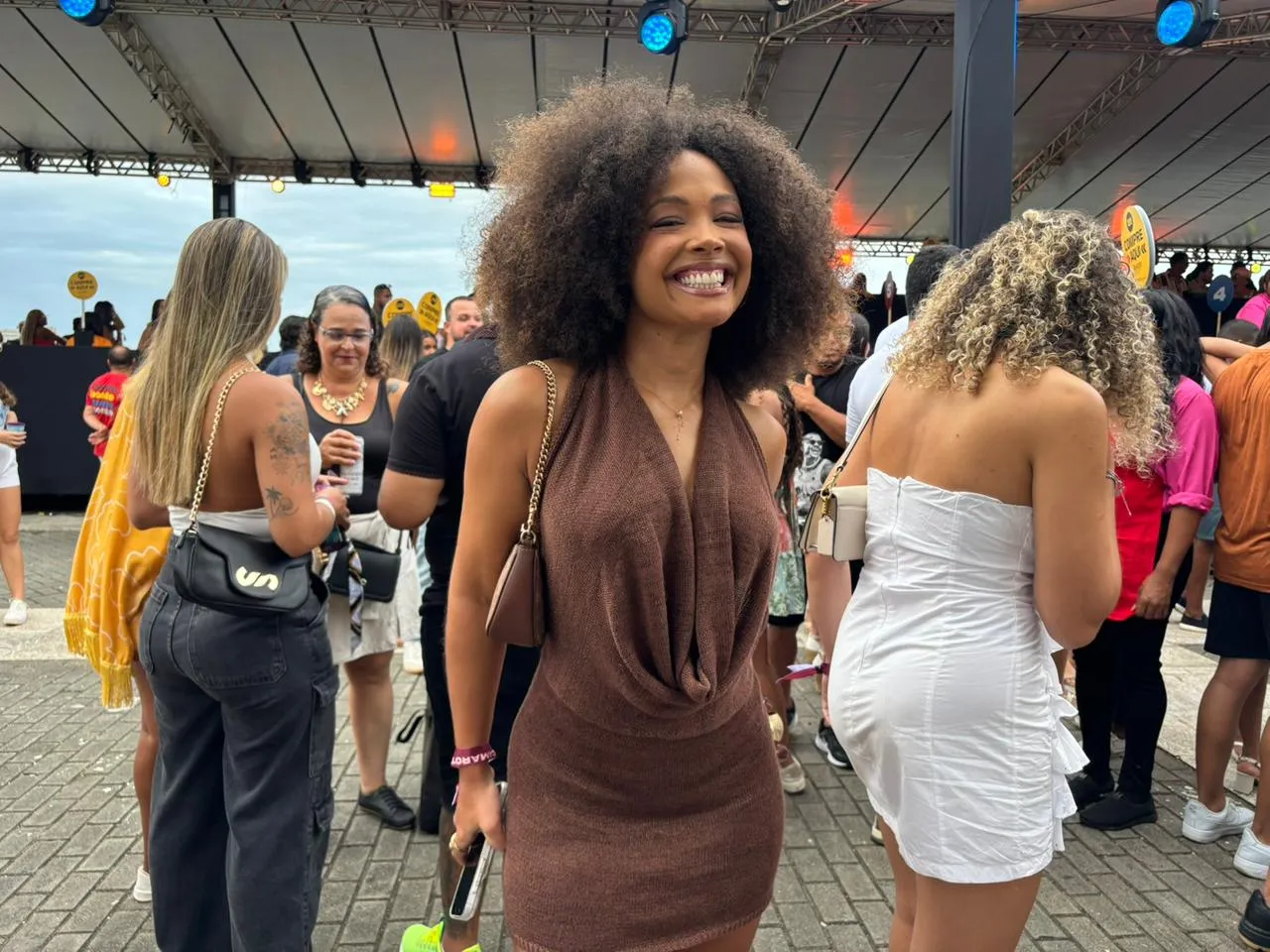 Veja influenciadores que marcaram presença no show de Léo Santana