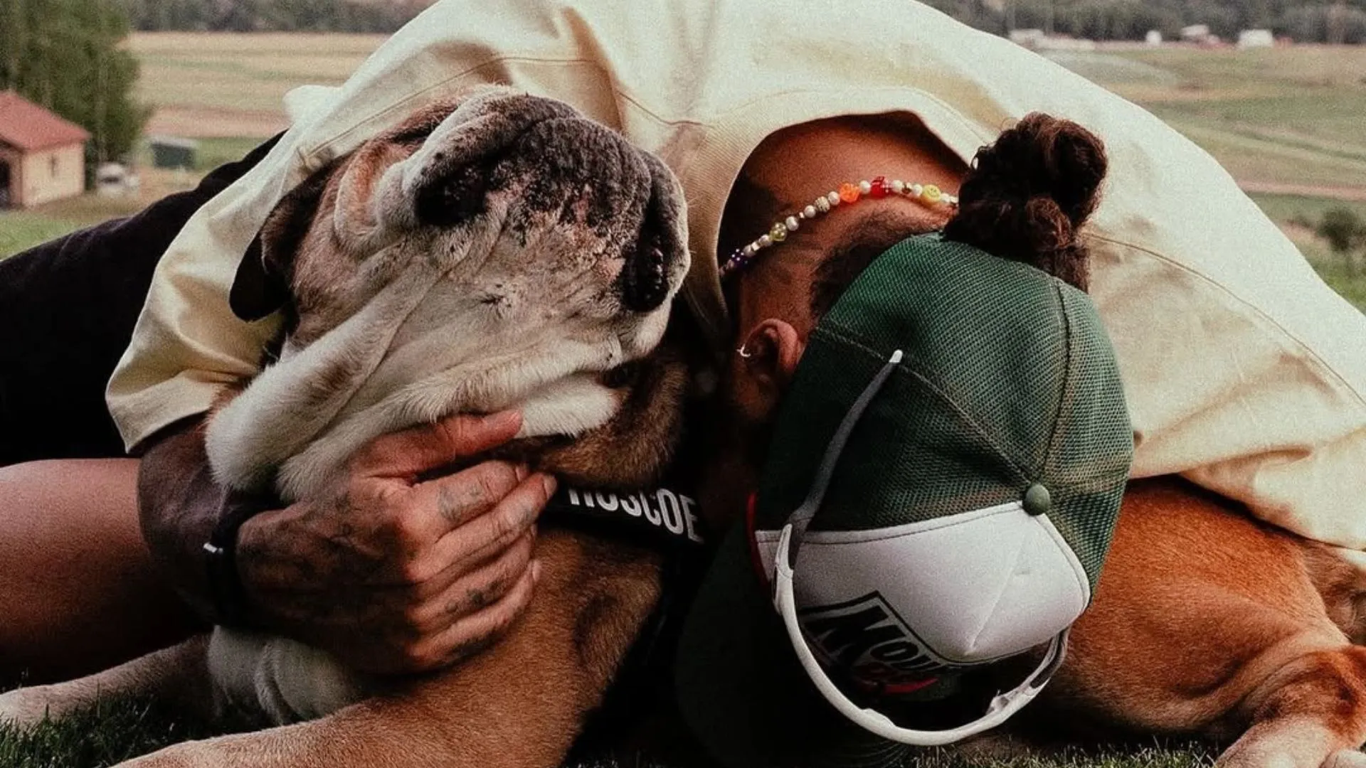 Lewis Hamilton foi tutor de Roscoe por quase 13 anos