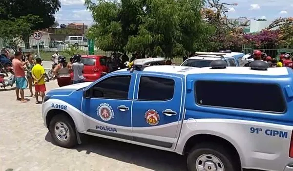 VÍDEO: dupla é presa suspeita de matar mototaxista a facadas em Capim Grosso; população protesta