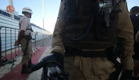 Festival Virada: homem é flagrado com trouxas de maconha no portal de abordagem