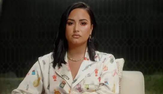 Ex-estrela da Disney, Demi Lovato revela que perdeu a virgindade aos 15 anos em um estupro