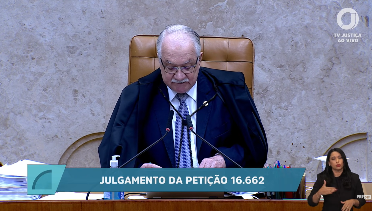 Ministro Edson Fachin Durante Sess&atilde;o No Plen&aacute;rio Do Supremo Tribunal Federal