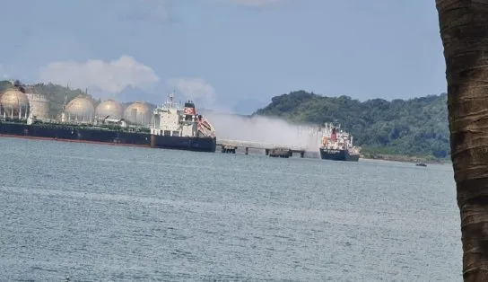 Forte explosão em navio gera pânico no Porto de Aratu e moradores filmam; situação teria ocorrido em setor de gás