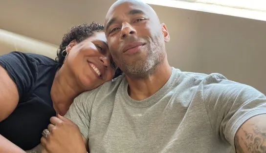 Edinho, filho de Pelé, chega no hospital para passar o Natal com o pai