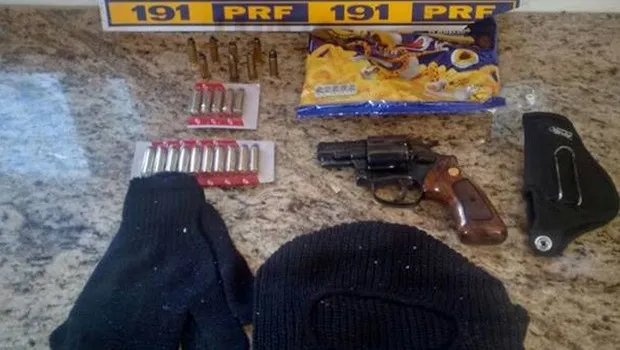 ‘NOVO SABOR’: Polícia encontra arma em pacote de salgadinho na Br-116