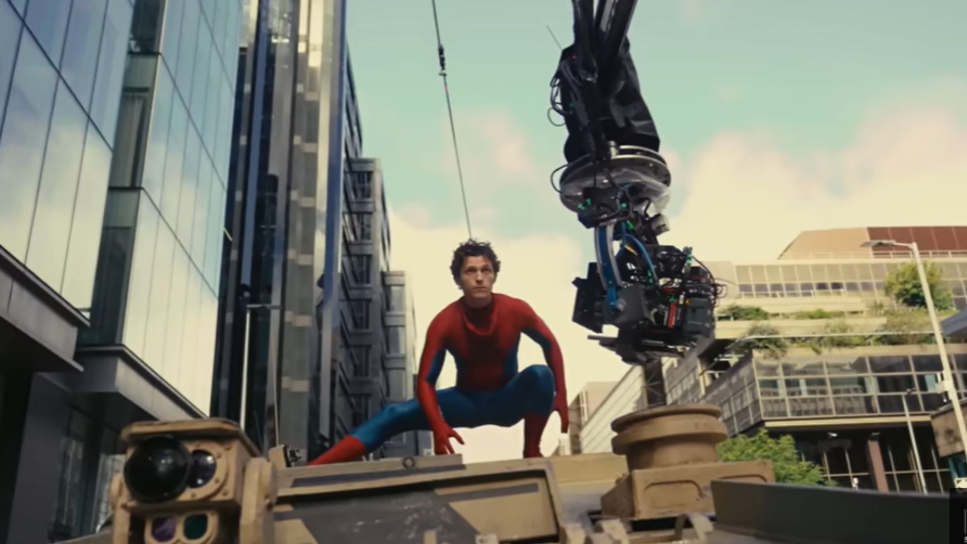 Tom Holland em gravação de Homem-Aranha 4 | Imagem: Sony Pictures