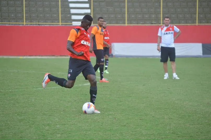 Kanu deve jogar pelo Vitória contra o Mogi Mirim e pede apoio da torcida na Fonte Nova